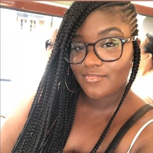 Meet your Posher, Kayla